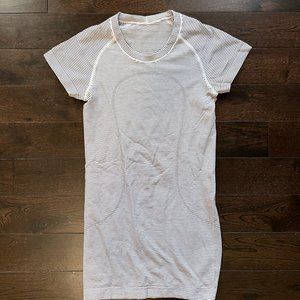 Lululemon T-Shirt
